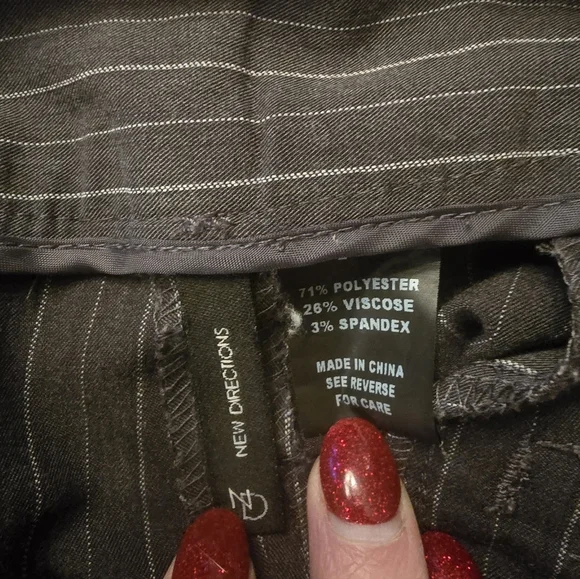 New Directions Women’s Dress Pants Gray Pin Stripe Size 14 Inseam 33" - Picture 6 of 7